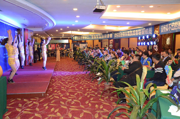 用舞蹈節目來舒緩會議緊張的氛圍