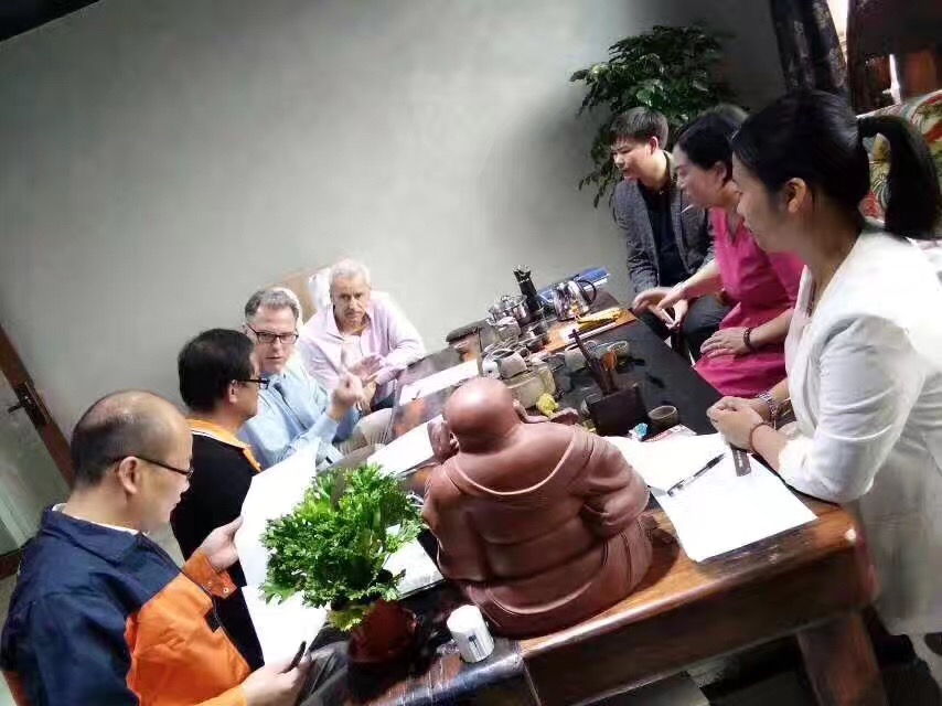 阿里大師工程師與意大利**工程師討論現場 阿里大師工程師與意大利**工程師討論現場