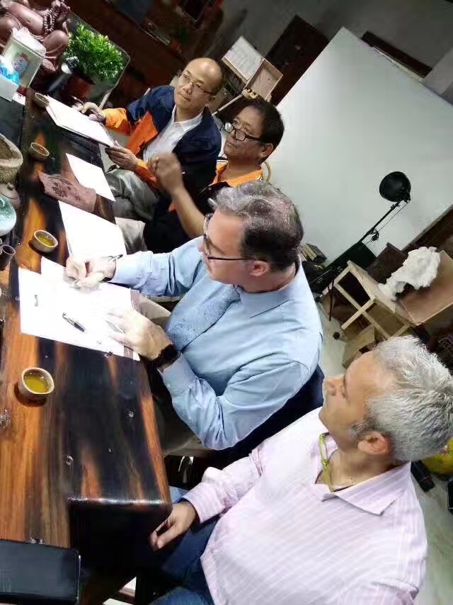 阿里大師工程師與意大利**工程師討論現場 阿里大師工程師與意大利**工程師討論現場