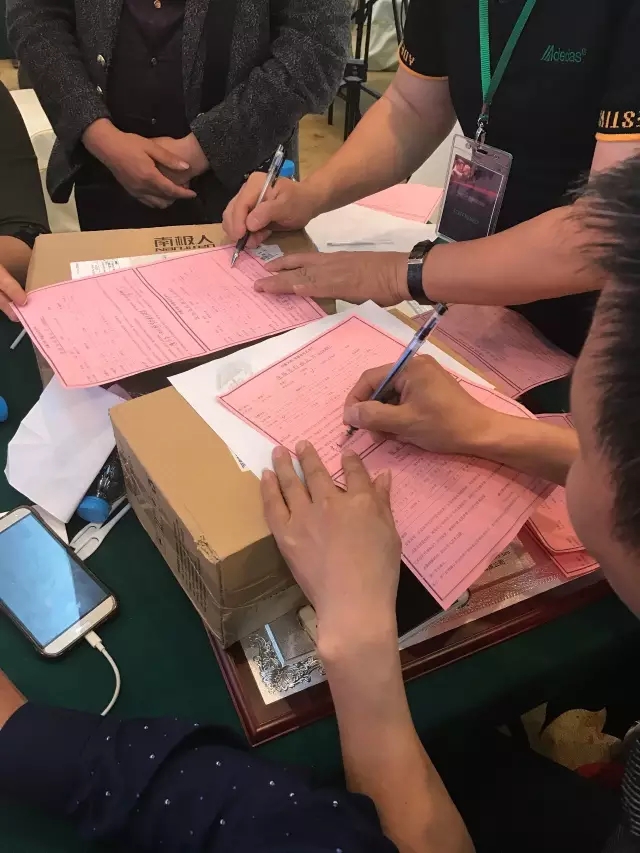 印象大師·草莓音樂藝術節現場簽約環節 印象大師·草莓音樂藝術節現場簽約環節