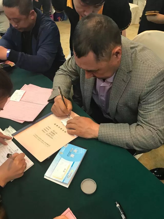 印象大師·草莓音樂藝術節現場簽約環節 印象大師·草莓音樂藝術節現場簽約環節