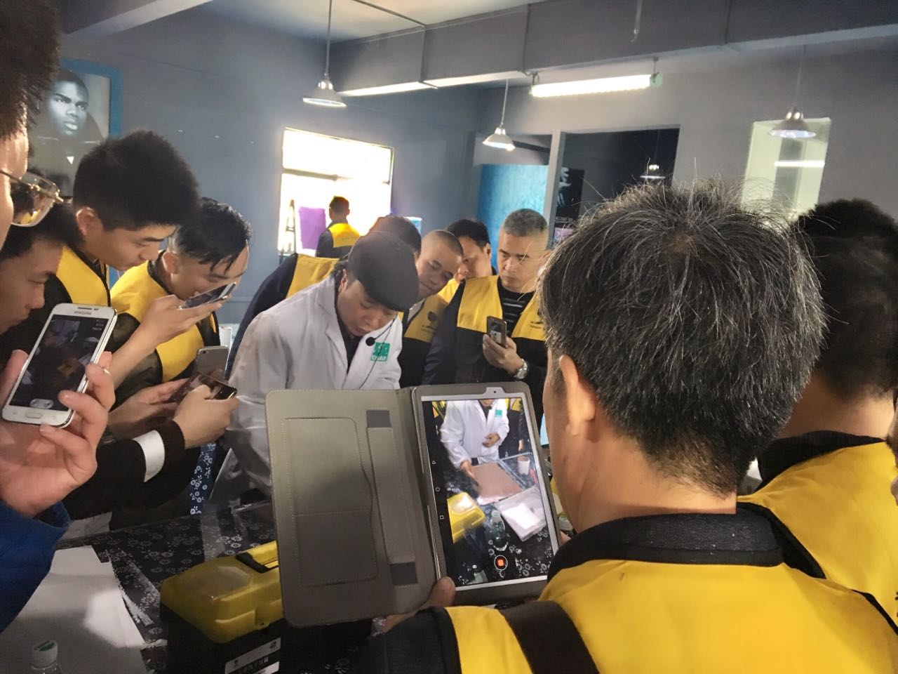 喬瓦尼藝術(shù)涂料藝術(shù)涂裝培訓(xùn)現(xiàn)場